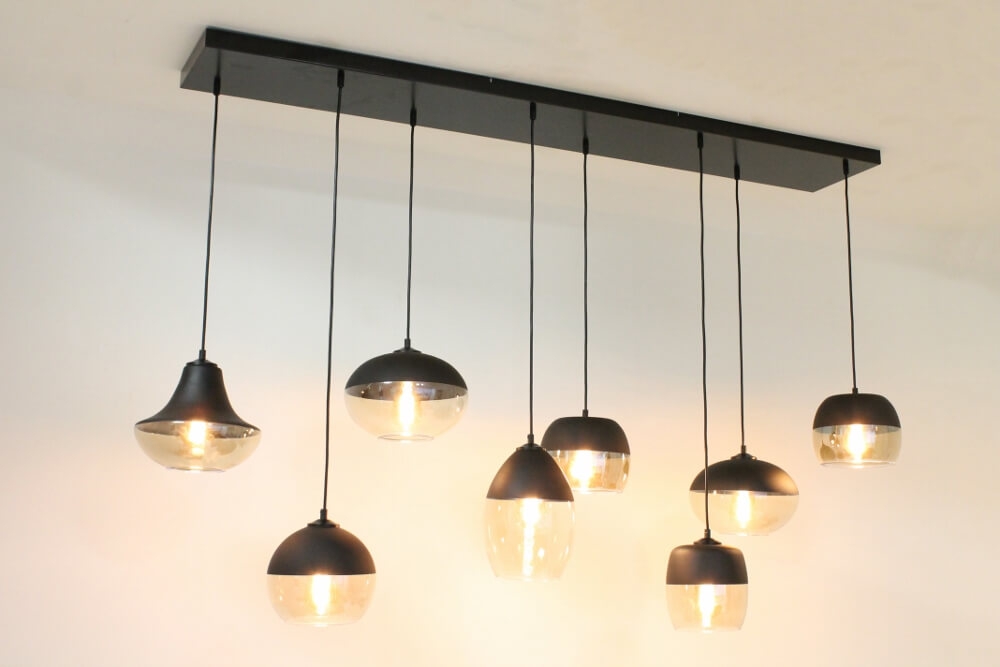 Charmante 8-lichts glazen hanglamp PHILOU zwart / amber fumé | Brede balk 160 cm