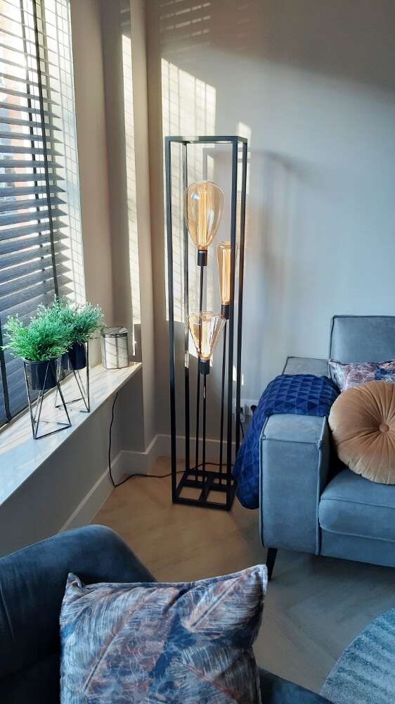 Metalen vloerlamp KOLOS met 3 GIANT GOLD LED-lampen | Zwart