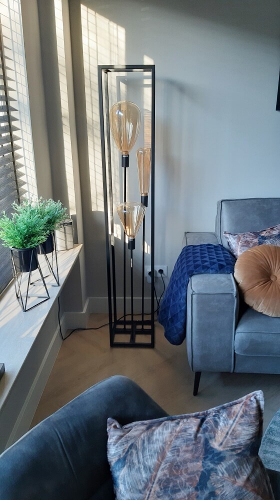 Metalen vloerlamp KOLOS met 3 GIANT GOLD LED-lampen | Zwart