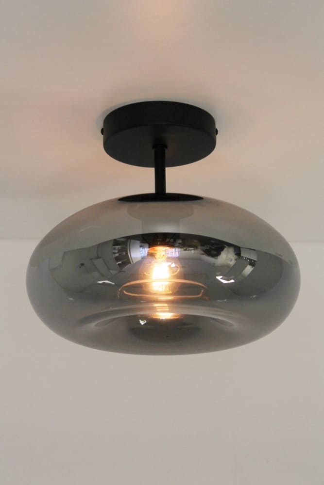 Zwarte lange plafondlamp BY EEFFY metallic smoke zwart | Howick Ø 28 cm
