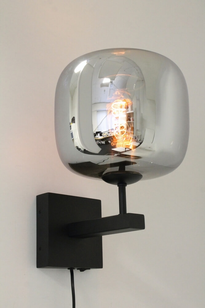 Zwarte strakke wandlamp BY EEFFY metallic smoke zwart | Hutton Ø 24 cm