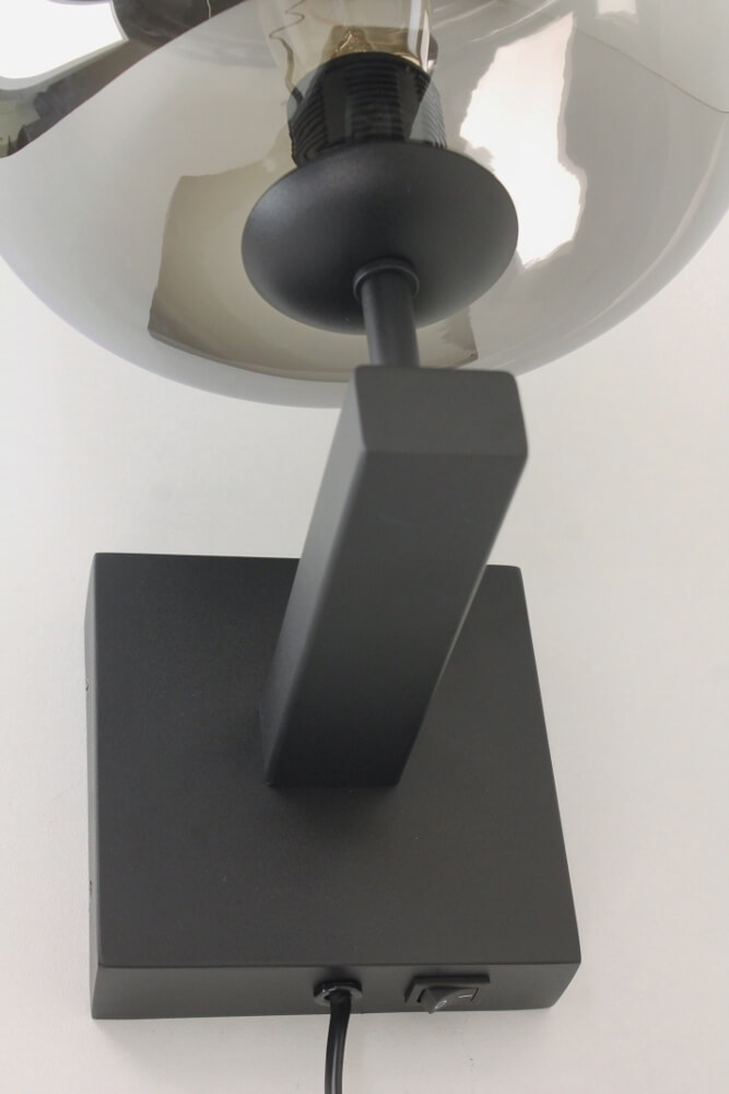 Zwarte strakke wandlamp BY EEFFY metallic smoke zwart | Hutton Ø 24 cm