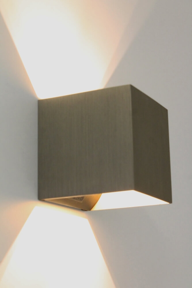 Wandlamp BLOQ B 10 x 10 cm | Donker brons