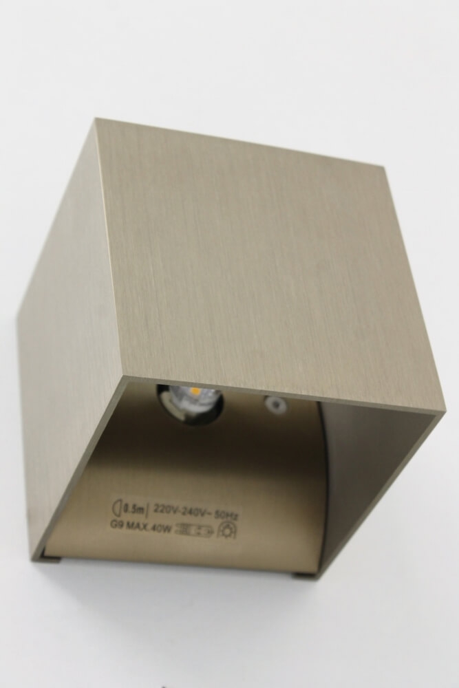 Wandlamp BLOQ B 10 x 10 cm | Donker brons