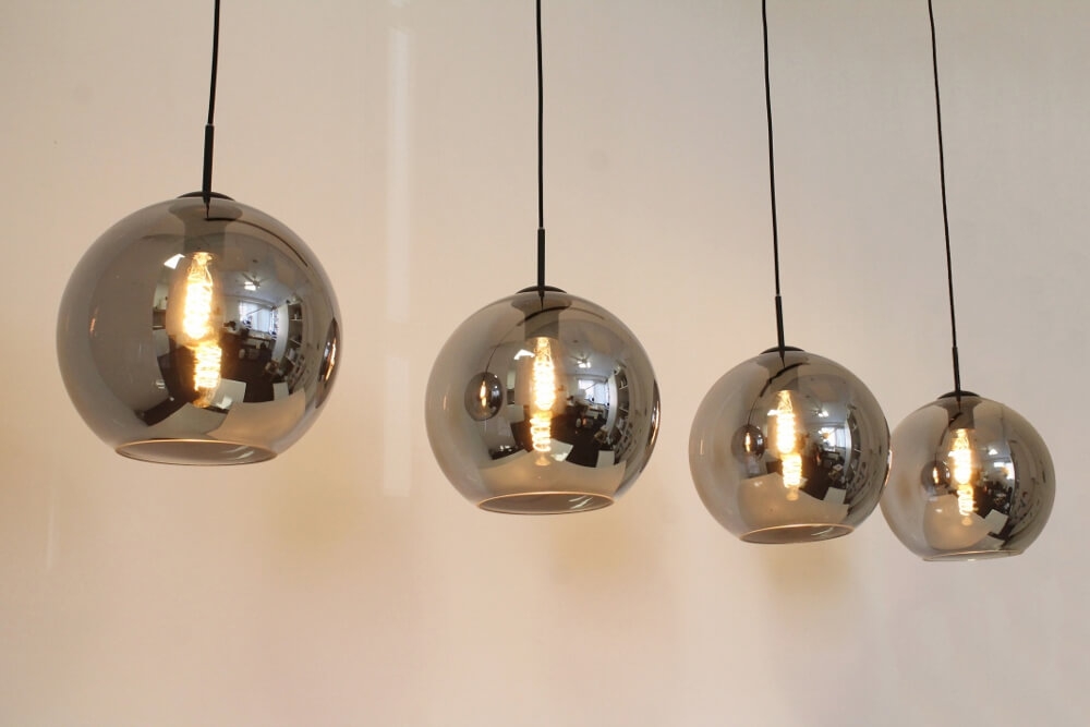 4-lichts hanglamp SACORRO metallic smoke zwart op balk | 4x Ø 30 cm