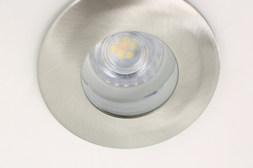 Kantelbare verdiepte waterdichte inbouwspot ACQUA staal met wit | IP65 9 cm