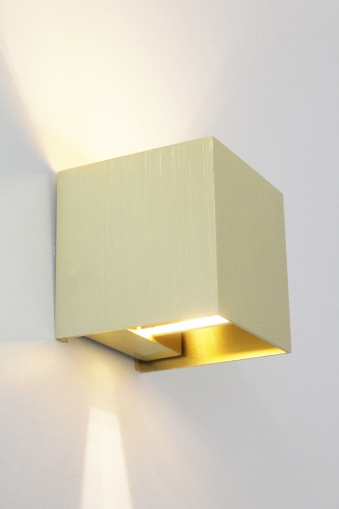 Wandlamp JUDE met verstelbare lichtbundel | Goud vierkant
