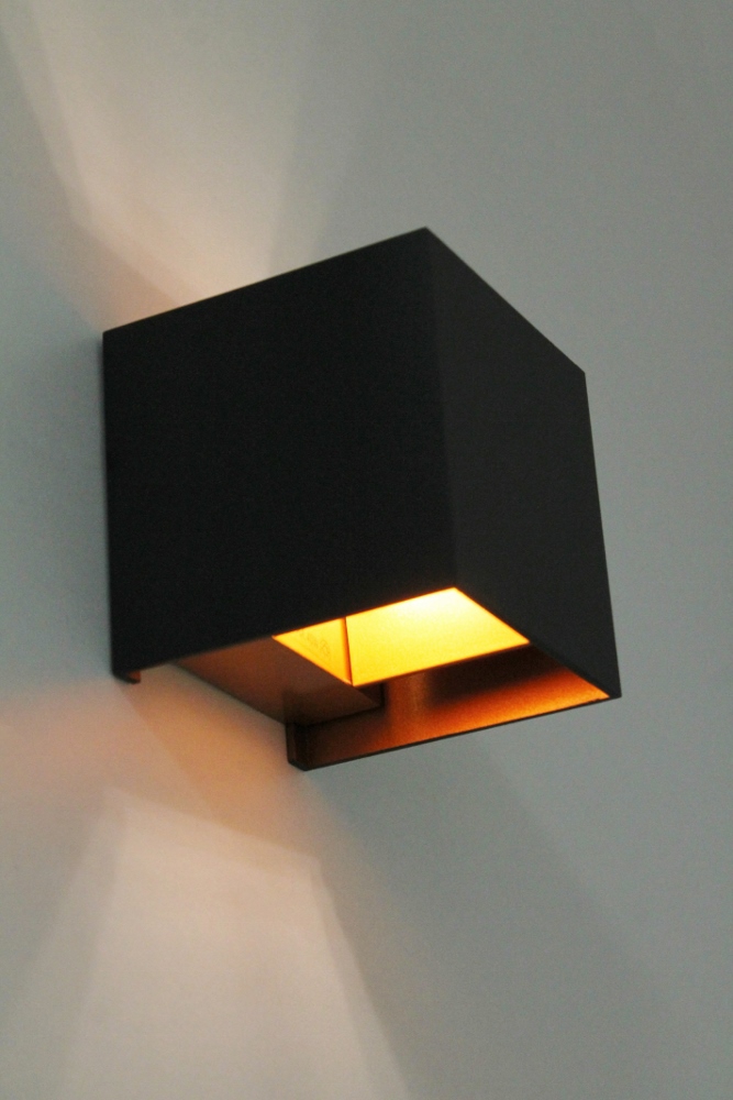 Wandlamp JUDE met verstelbare lichtbundel | Zwart / Goud vierkant