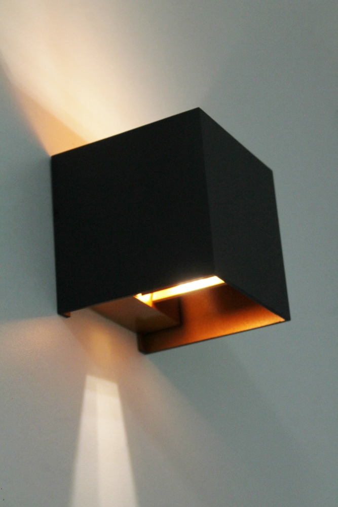 Wandlamp JUDE met verstelbare lichtbundel | Zwart / Goud vierkant