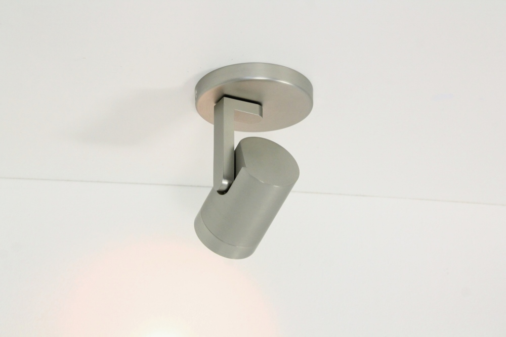 Stijlvolle strakke 1-lichts opbouwspot SCOOP rond | Staal
