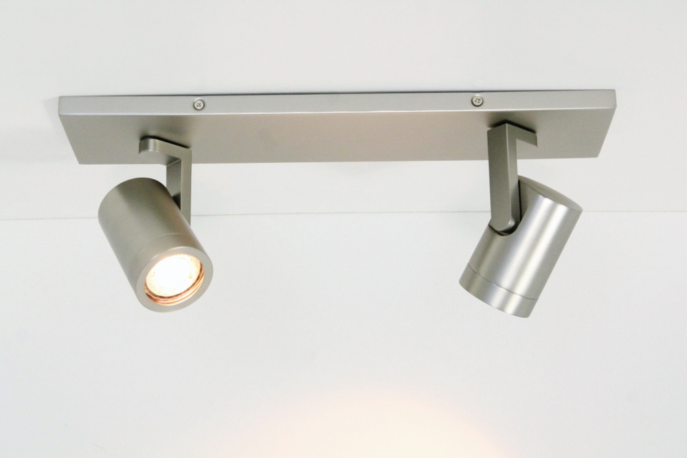 Stijlvolle strakke 2-lichts opbouwspot SCOOP balk | Staal