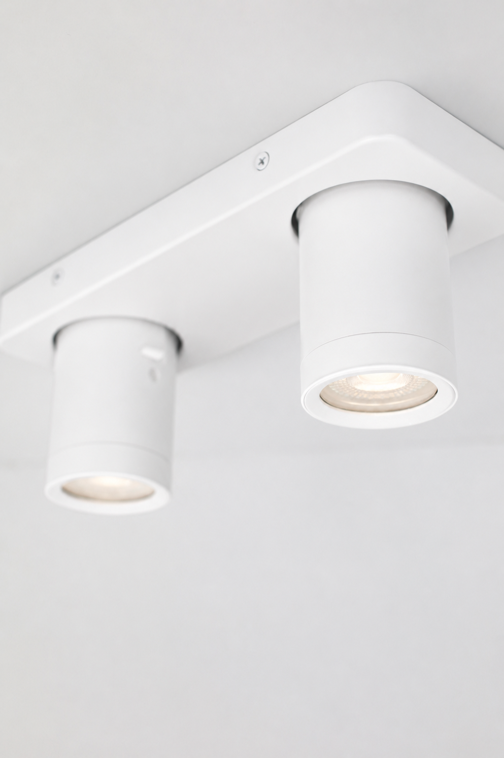 Strakke opbouwspot LEXI 2-lichts balk IP44 | Wit