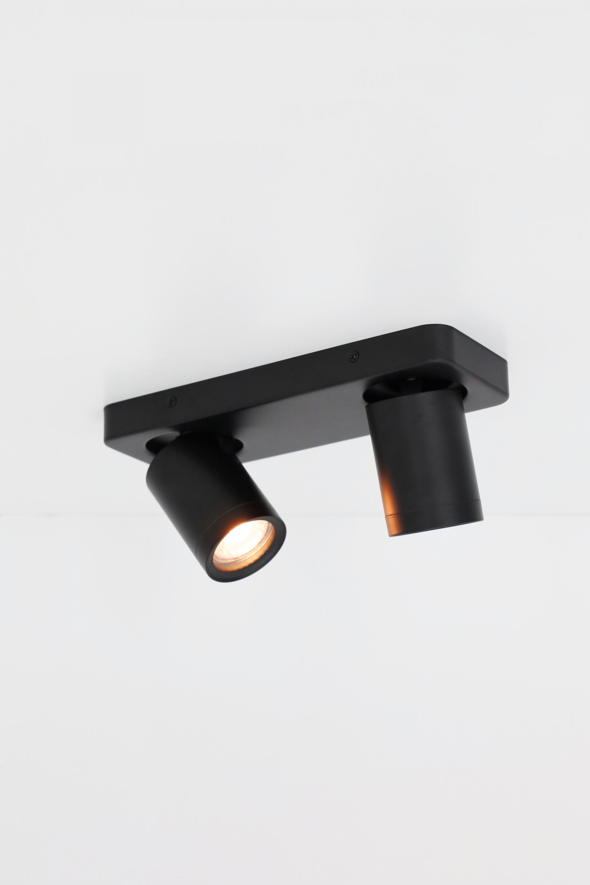 Strakke opbouwspot LEXI 2-lichts balk IP44 | Zwart