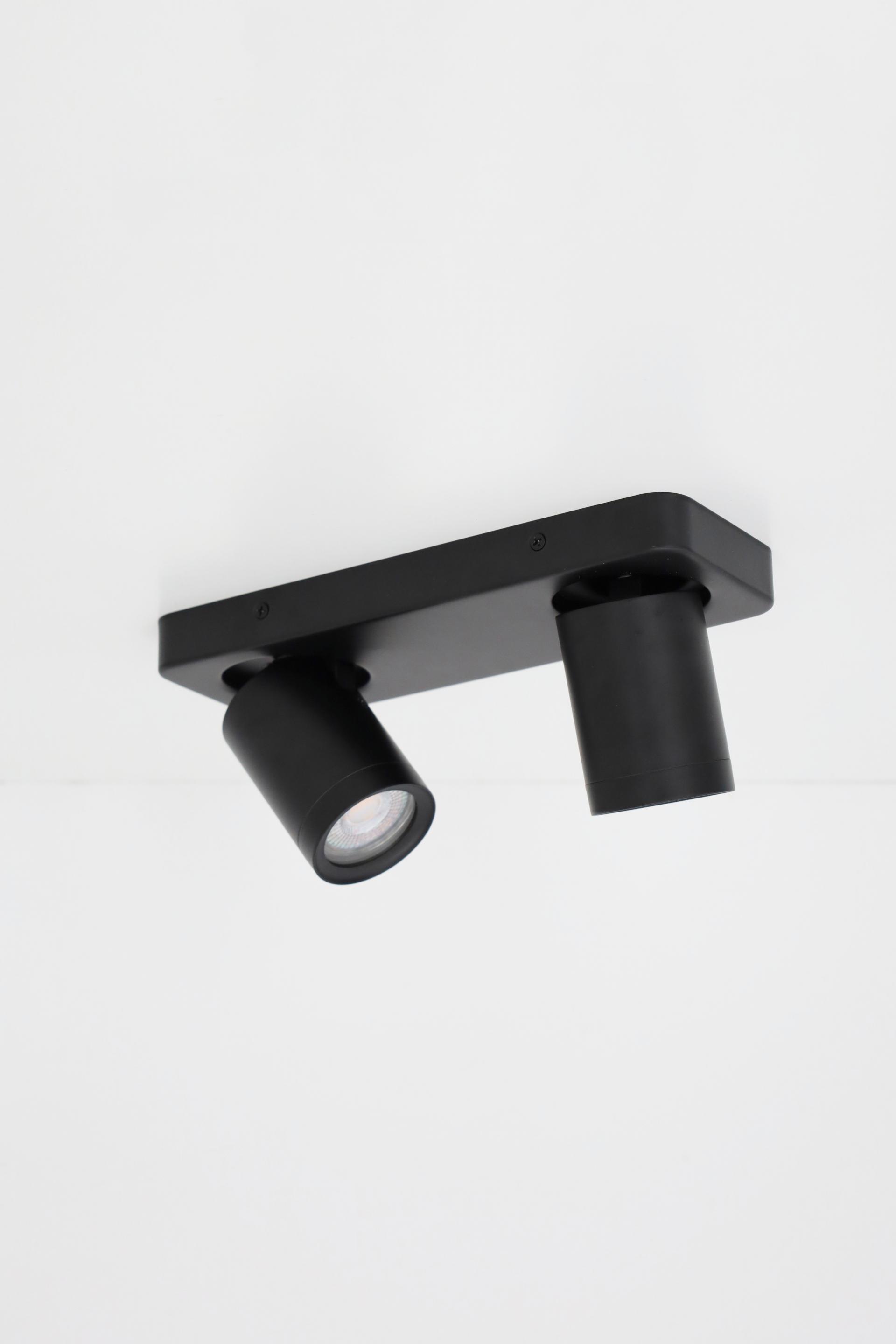 Strakke opbouwspot LEXI 2-lichts balk IP44 | Zwart