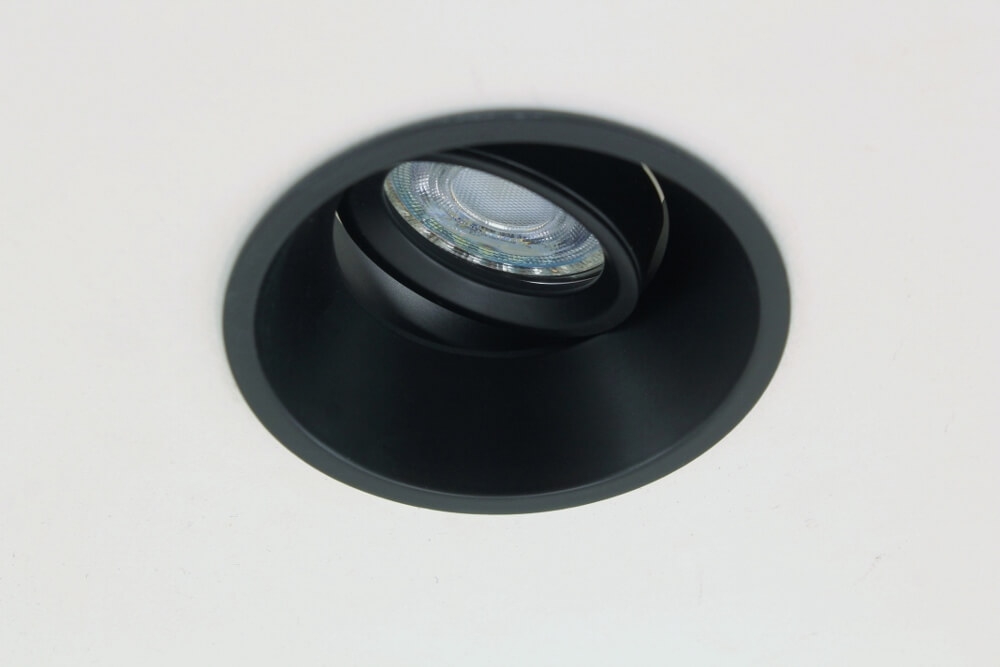 Ronde verdiepte zwarte inbouwspot TRIMLESS | Kantelbaar 9,3 cm
