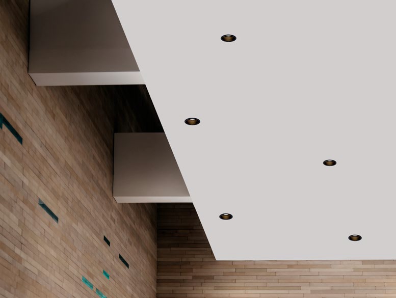 Ronde verdiepte zwarte inbouwspot TRIMLESS | Kantelbaar 9,3 cm