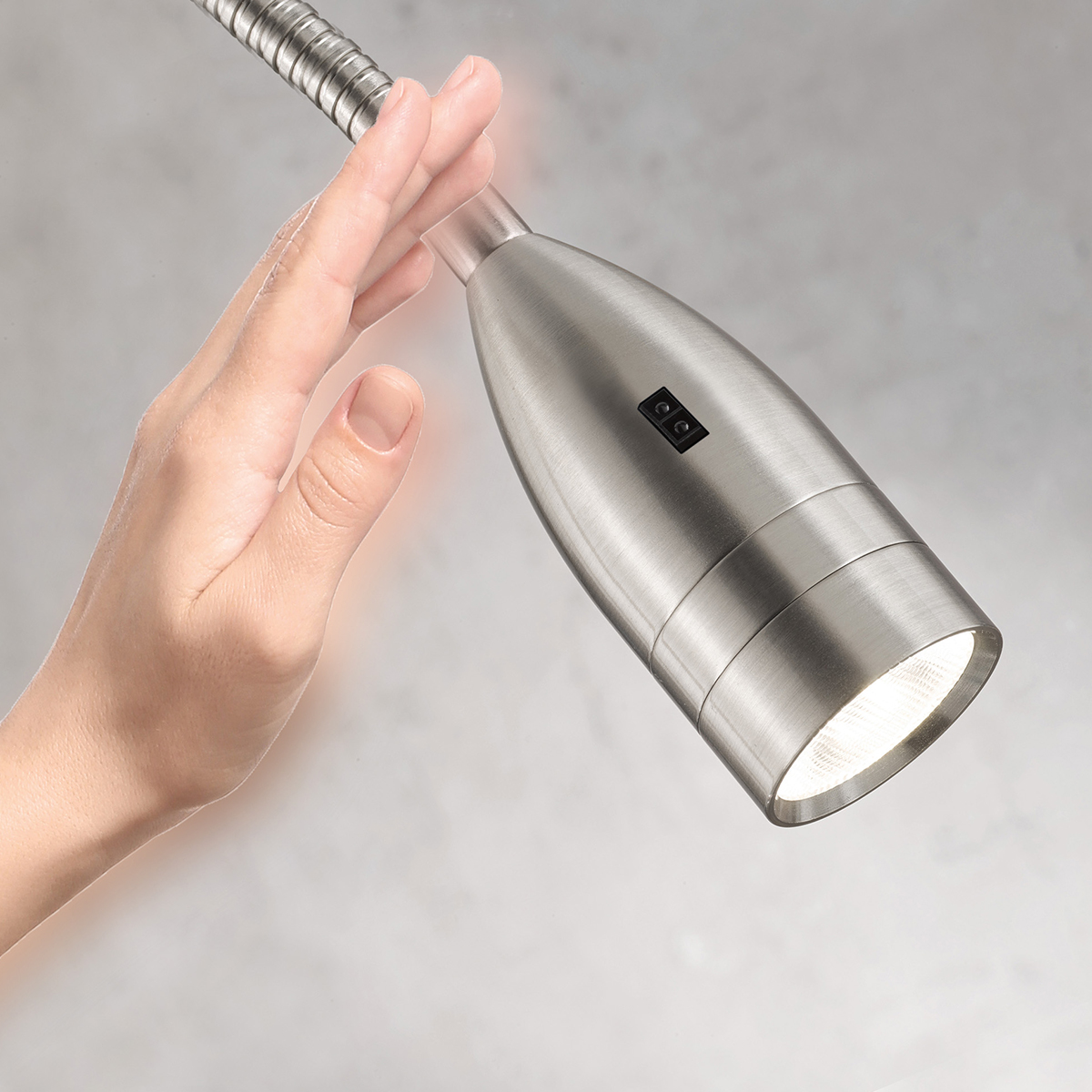 Strak vormgegeven ronde bedlamp ODI | Staal