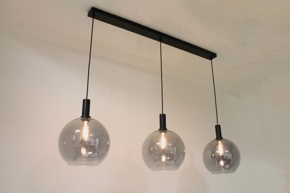 Hanglamp SONDRA licht smoke zwart op balk 120 cm | 3x glas Ø 30 cm