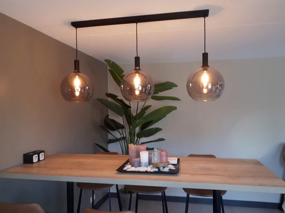 Hanglamp SONDRA licht smoke zwart op balk 120 cm | 3x glas Ø 30 cm