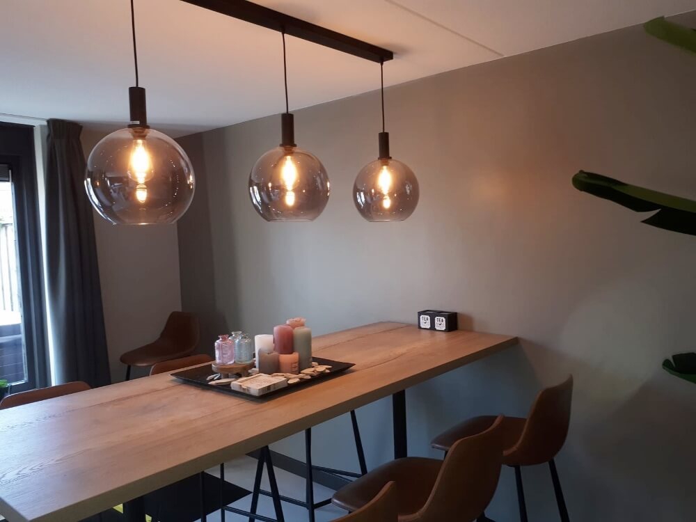 Hanglamp SONDRA licht smoke zwart op balk 120 cm | 3x glas Ø 30 cm