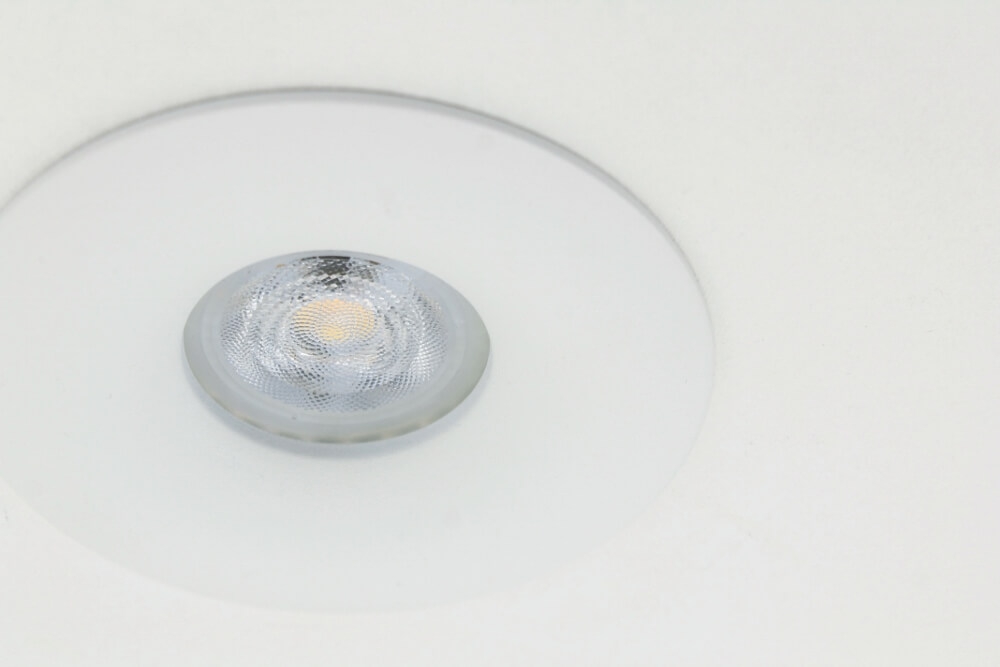 Elegante witte licht verdiepte inbouwspot SMOOTH vast | 9,8 cm