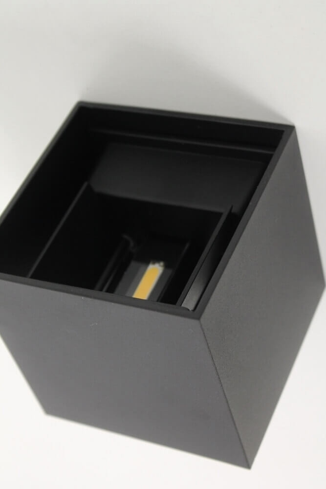 Vierkante LED buitenlamp ARRIGO met licht-donker sensor | Zwart