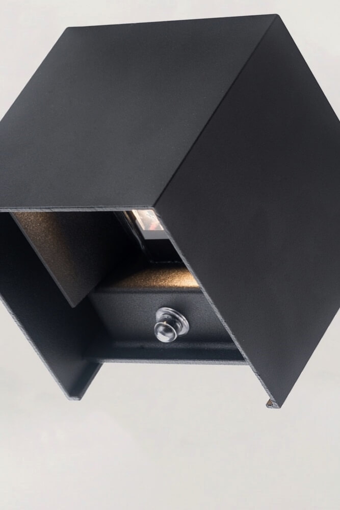 Vierkante LED buitenlamp ARRIGO met licht-donker sensor | Zwart