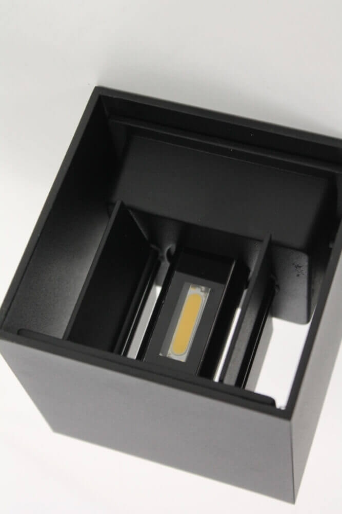 Vierkante LED buitenlamp ARRIGO met licht-donker sensor | Zwart