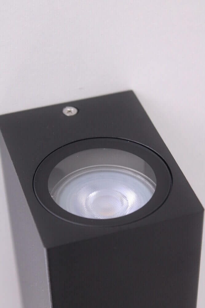 Buitenlamp ZORA LED 2-lichts vierkant met licht-donker sensor | Zwart