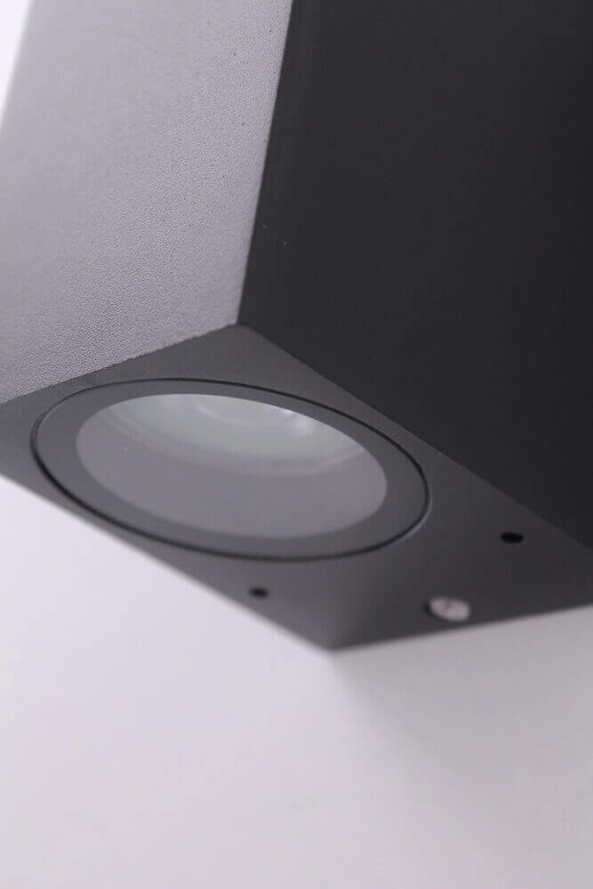 Buitenlamp ZORA LED 2-lichts vierkant met licht-donker sensor | Zwart