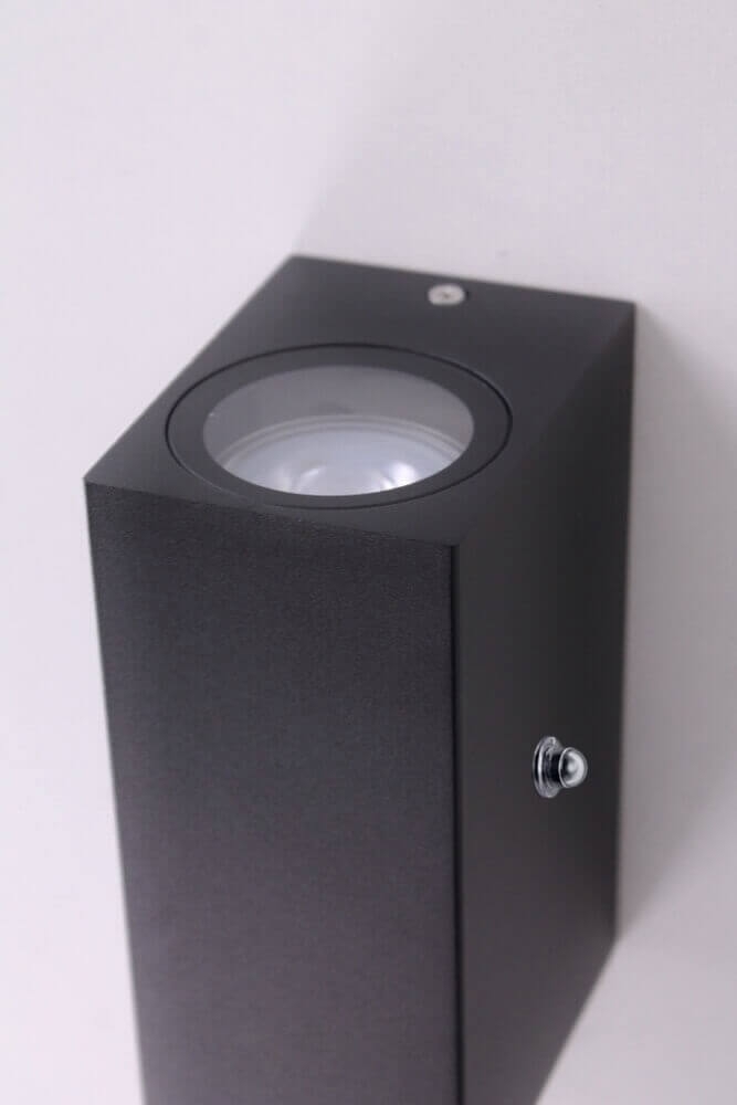 Buitenlamp ZORA LED 2-lichts vierkant met licht-donker sensor | Zwart