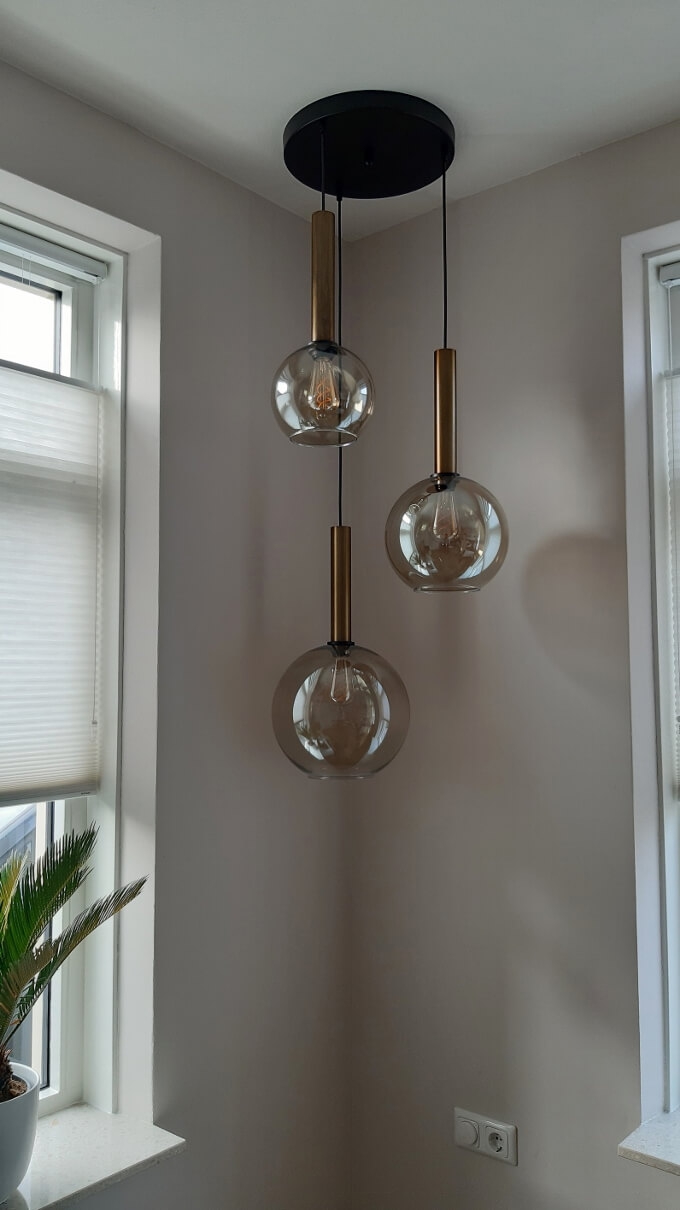 Glazen 3-lichts bronzen kokerhanglamp BALLS smoke fumé | Ronde plaat 35 cm