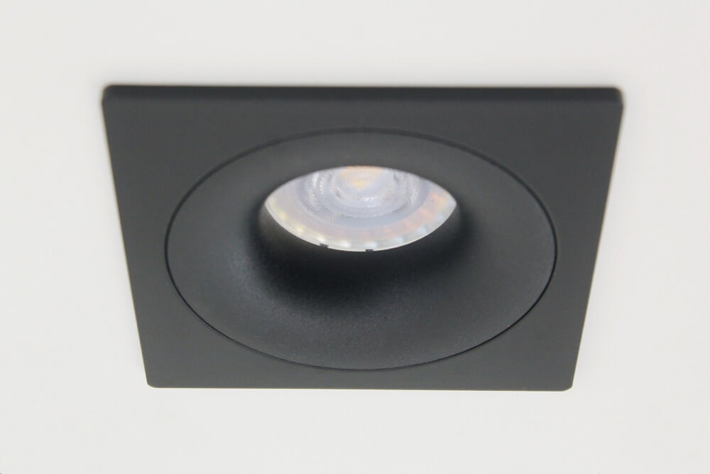 Zwarte vierkante inbouwspot CLICK&FIX licht verdiept | 10 cm