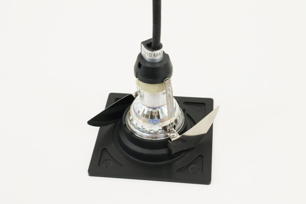 Zwarte vierkante inbouwspot CLICK&FIX licht verdiept | 10 cm