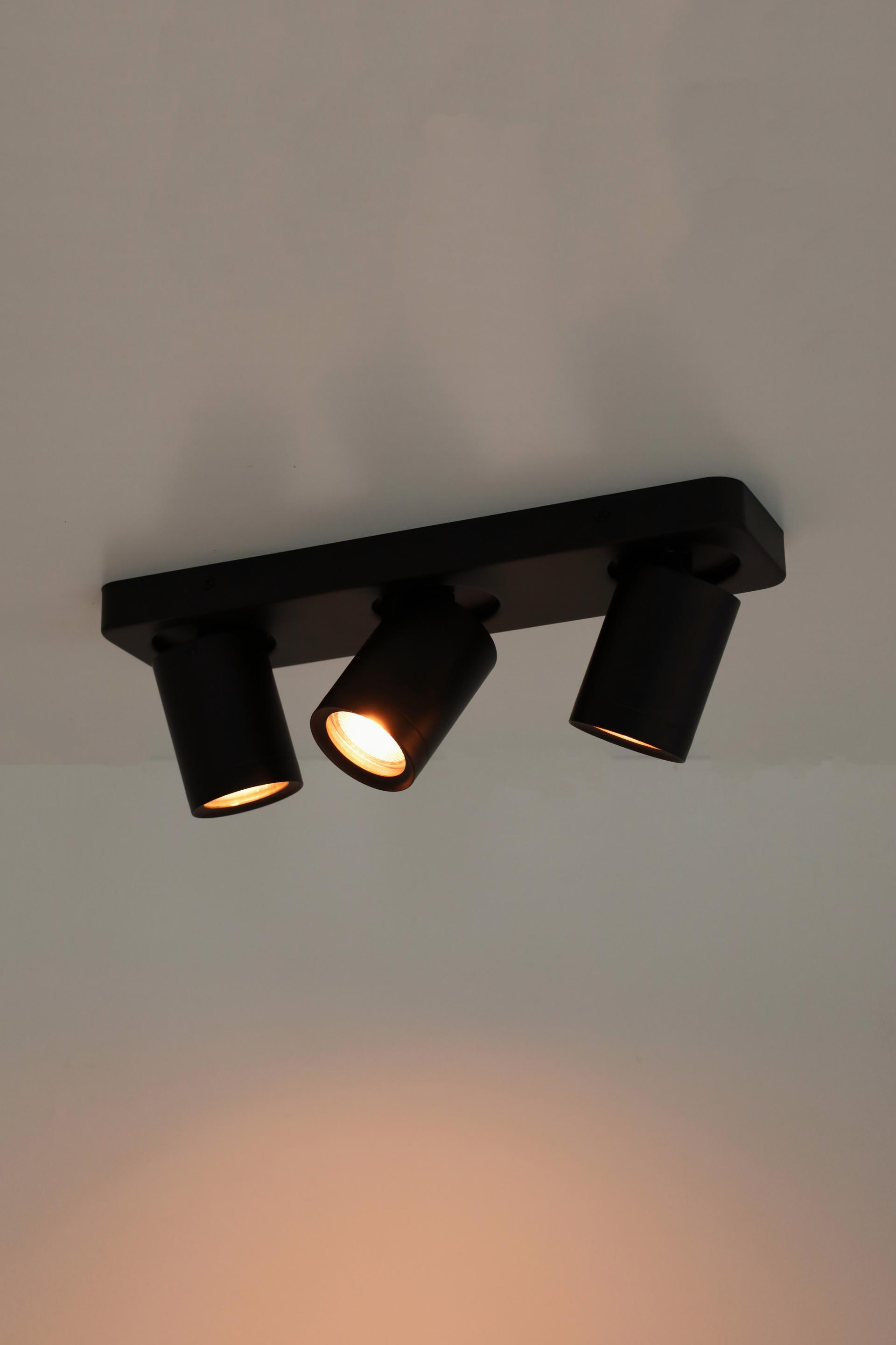 Strakke opbouwspot LEXI 3-lichts balk IP44 | Zwart