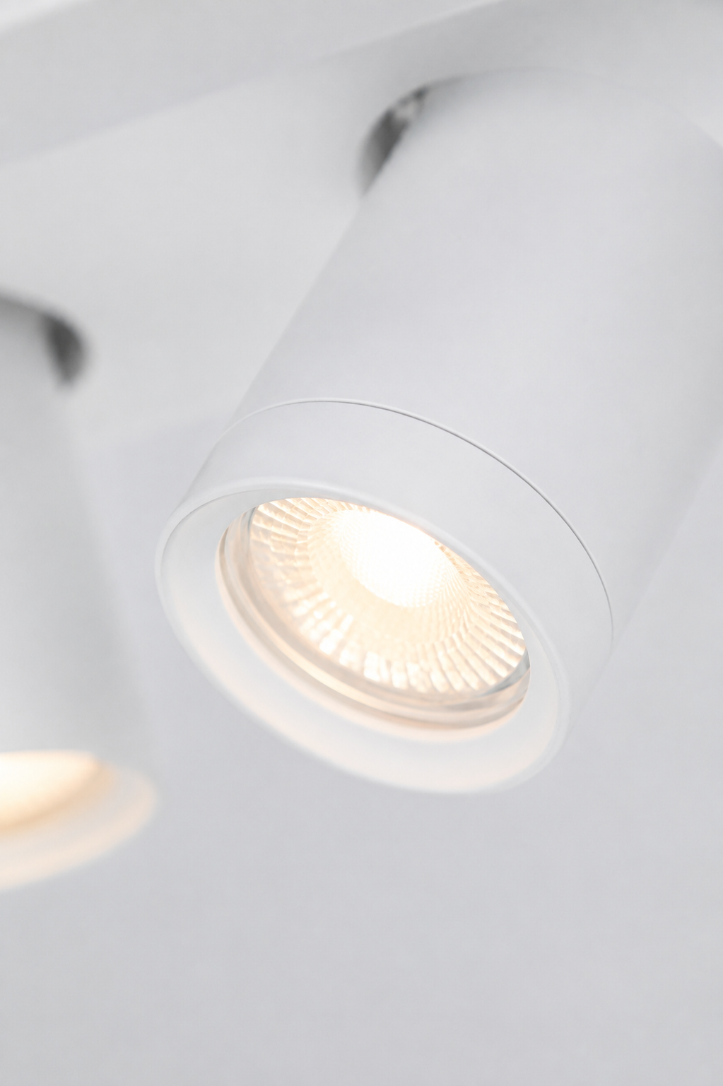 Strakke opbouwspot LEXI 3-lichts balk IP44 | Wit