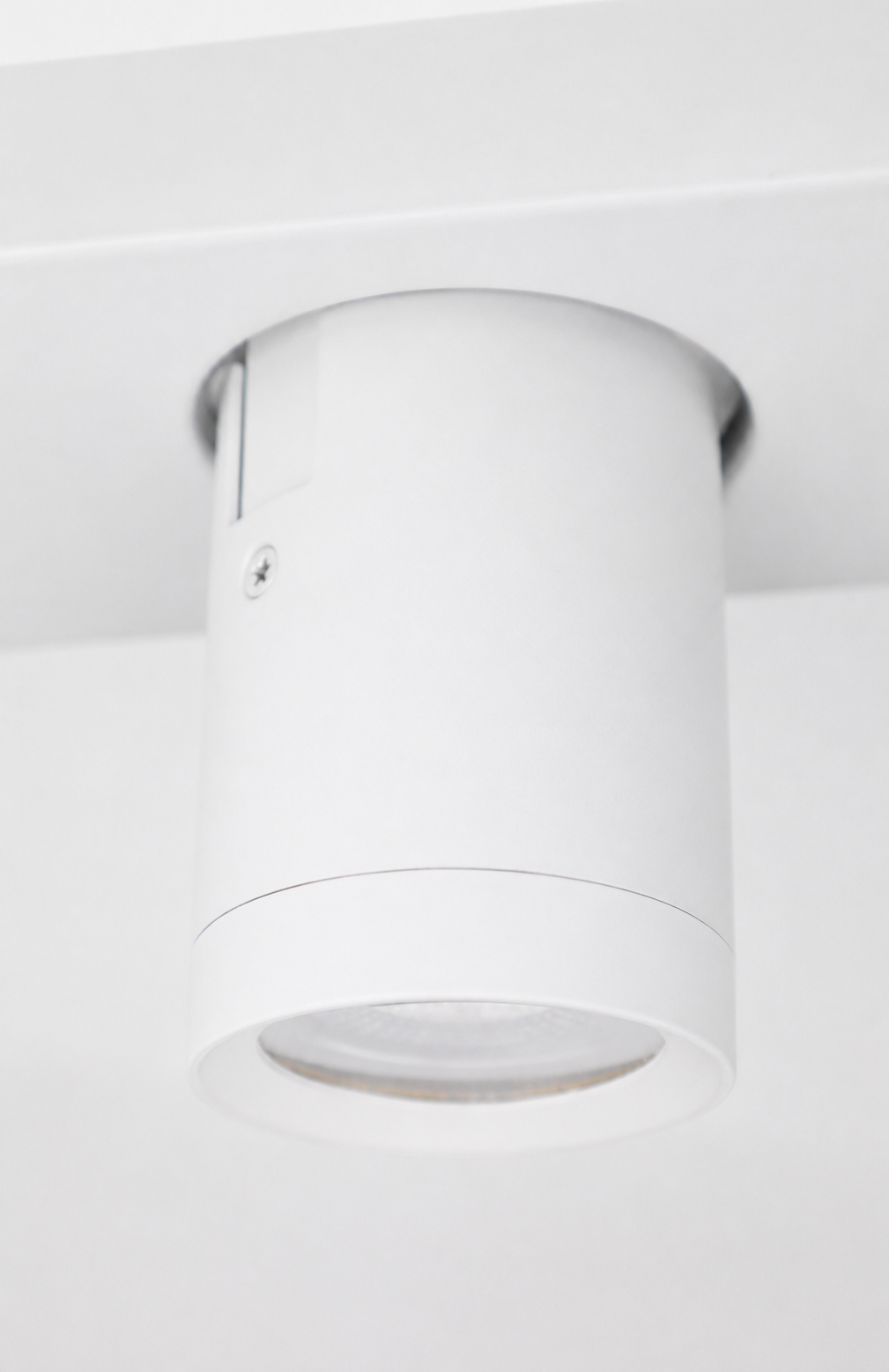 Strakke opbouwspot LEXI 3-lichts balk IP44 | Wit