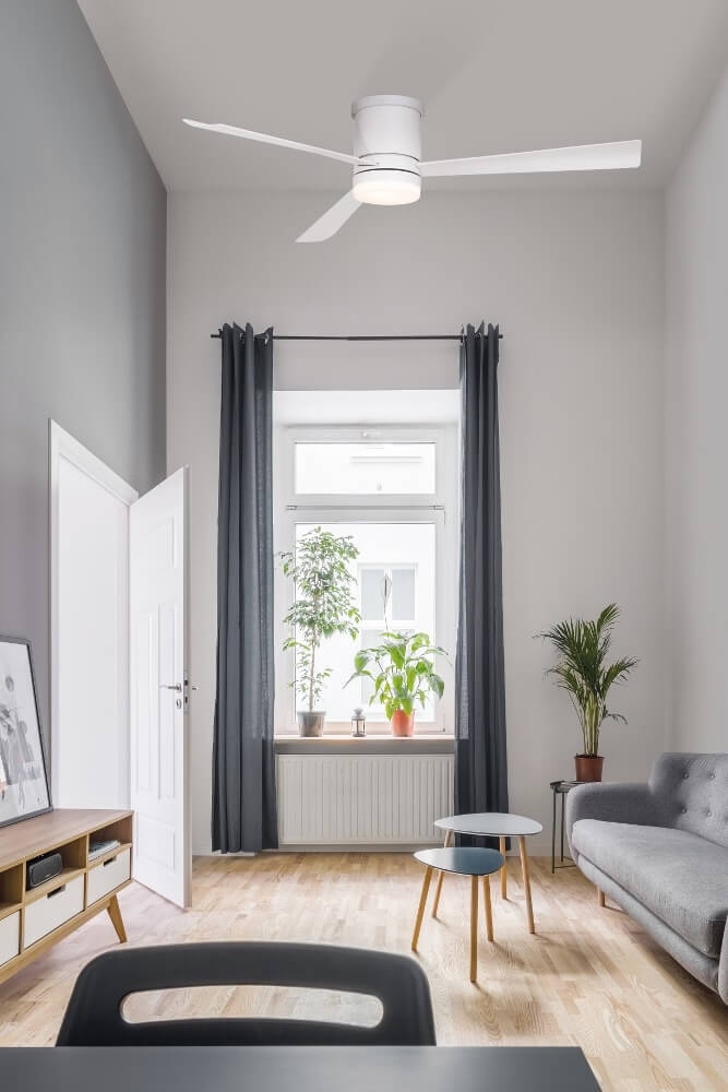 Strakke witte plafondventilator CADIZ met LED | 3 bladen met afstandsbediening