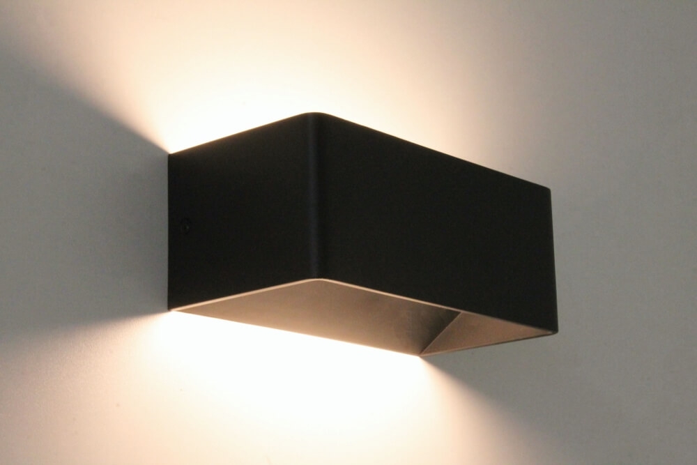 Strakke wandlamp STRETTO | Zwart