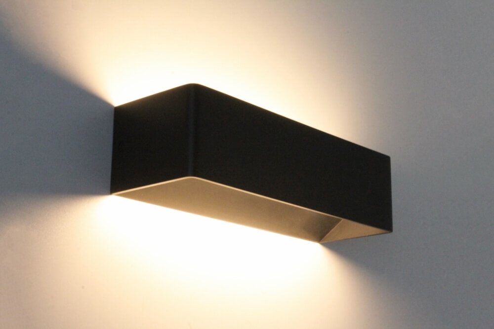 Strakke wandlamp STRETTO | Zwart