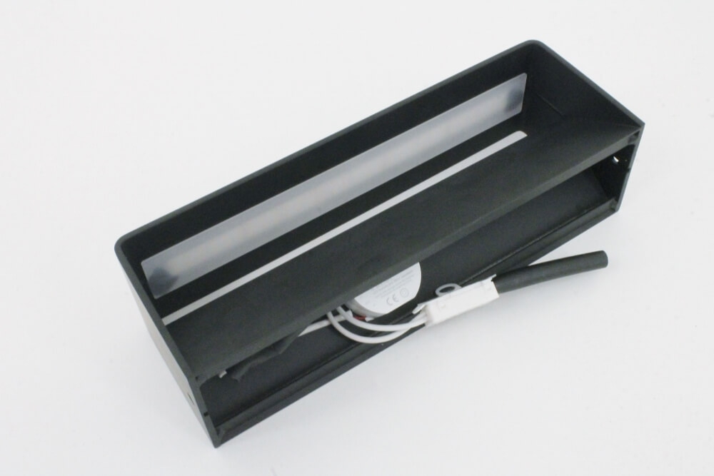 Strakke wandlamp STRETTO | Zwart