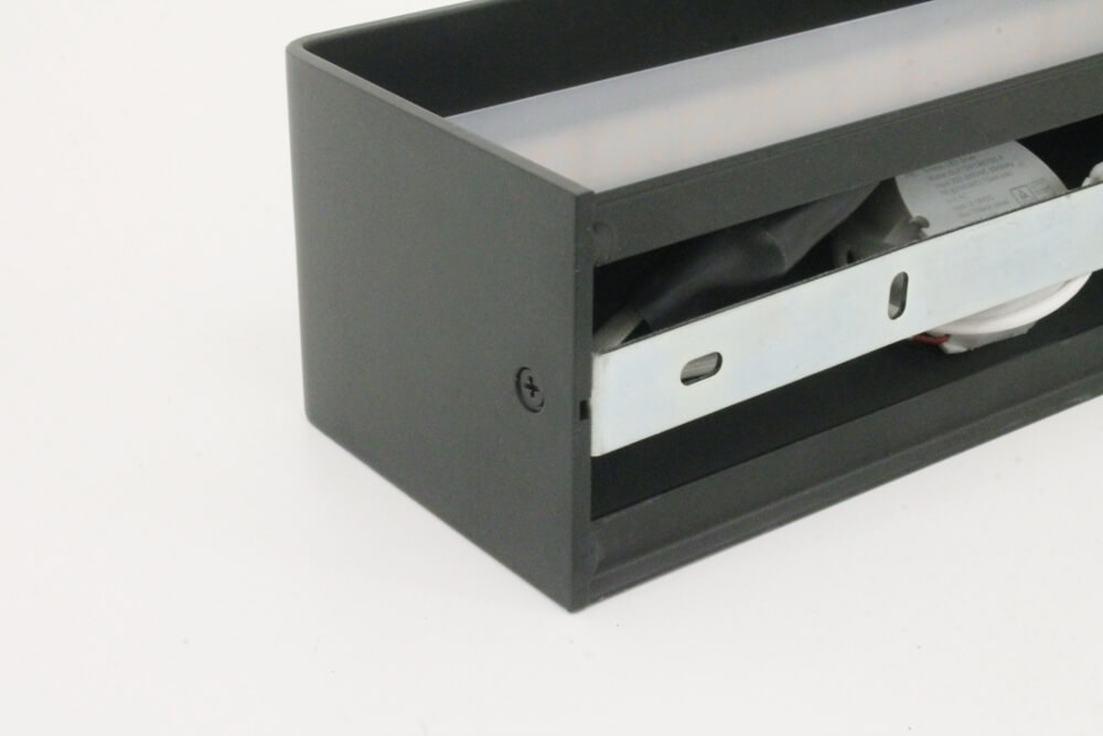 Strakke wandlamp STRETTO | Zwart