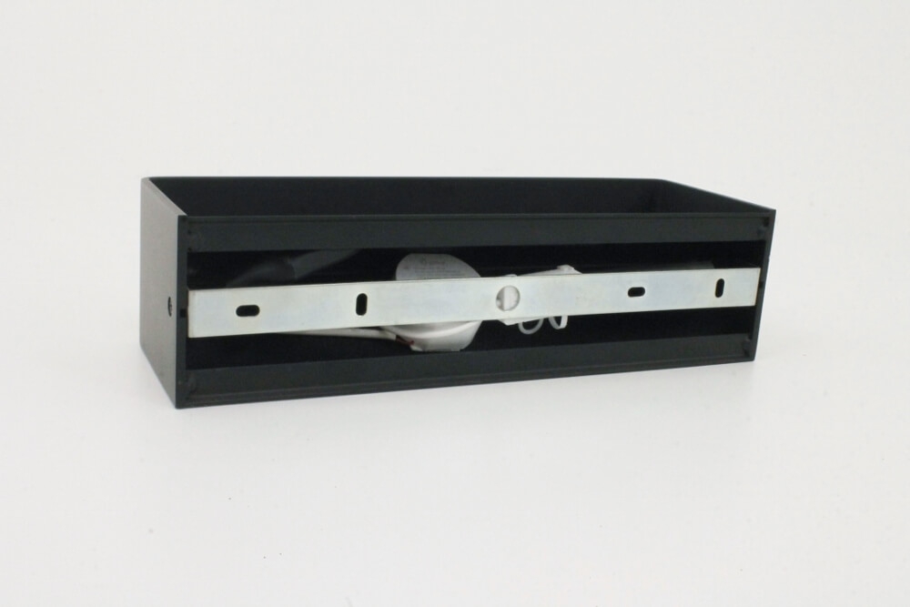 Strakke wandlamp STRETTO | Zwart