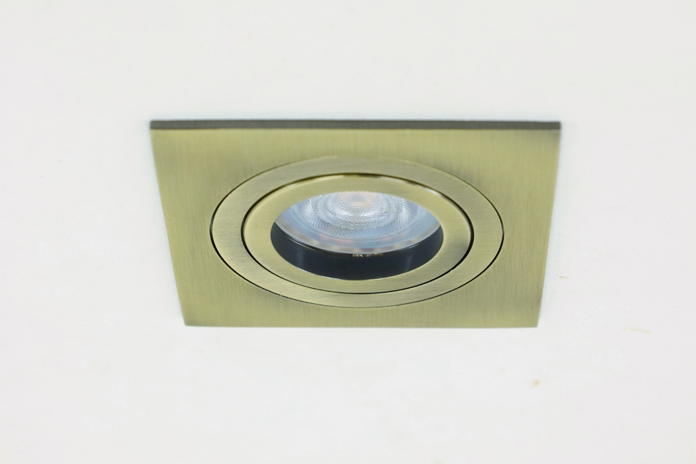 Bronskleurige inbouwspot vierkant HELIUM | 9,2 cm