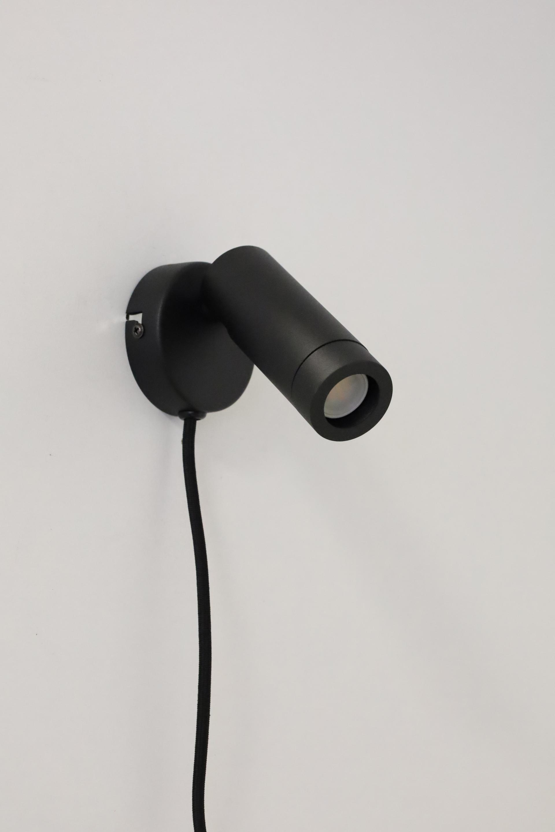 Strakke kokervormige MILLER wandlamp | Zwart Goud