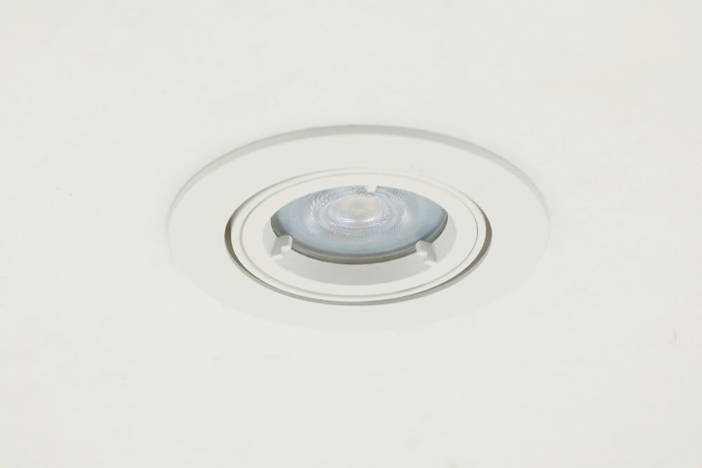 Witte kantelbare waterdichte inbouwspot AQUA TWIST | IP44 9,5 cm