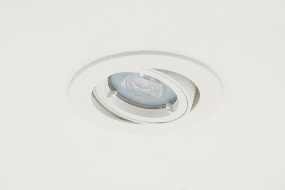 Witte kantelbare waterdichte inbouwspot AQUA TWIST | IP44 9,5 cm