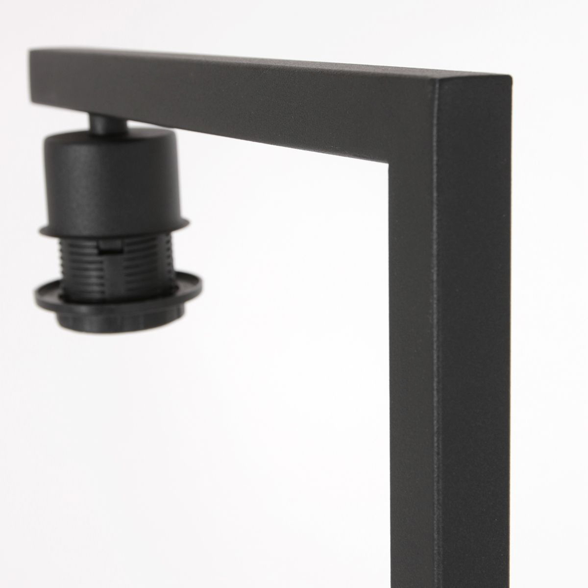 Strakke vloerlamp STANG | Zwart