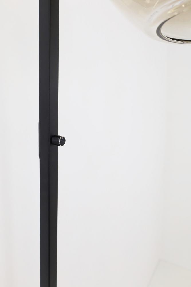 Strakke vloerlamp STANG inclusief glas GENUA | Zwart / Amber