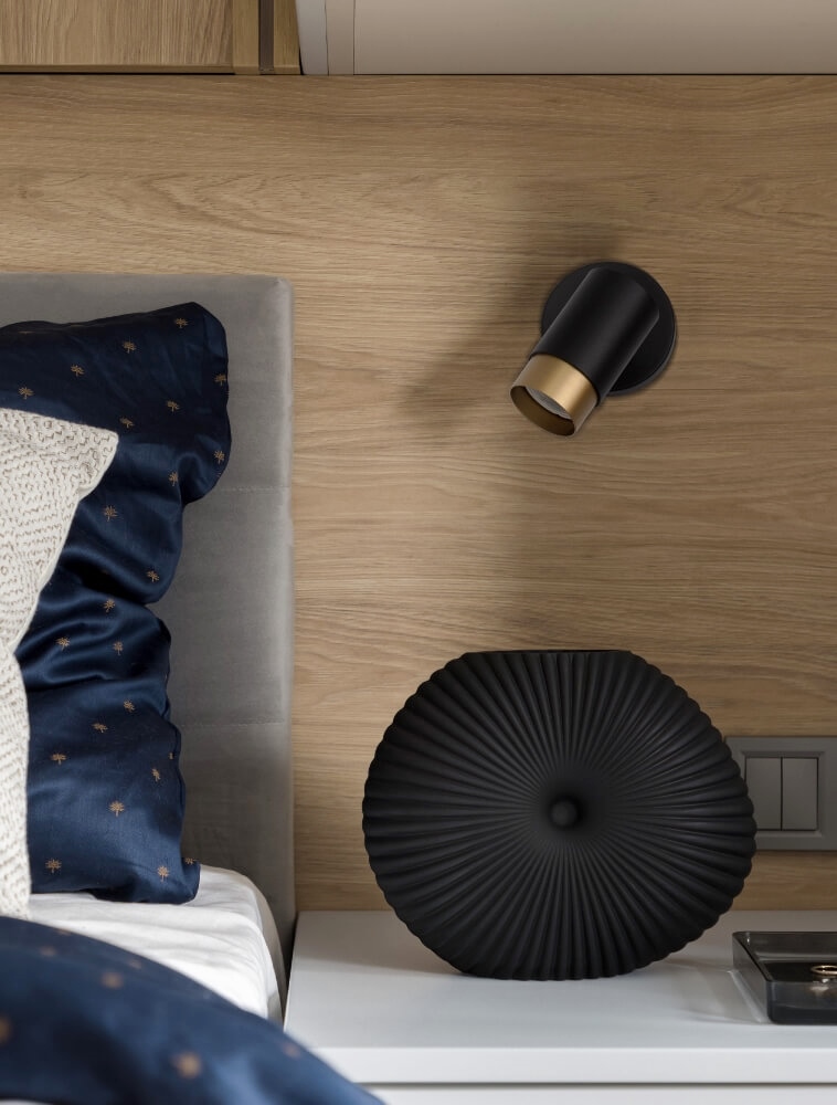 Elegante 1-lichts opbouwspot CAREGA rond | Zwart / Goud